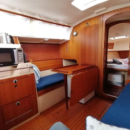 Cozy Sailboat In Barcelona!! No Showers サン・アドリア・デ・ベソス エクステリア 写真