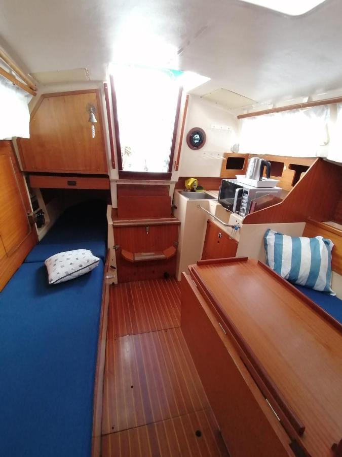 Cozy Sailboat In Barcelona!! No Showers サン・アドリア・デ・ベソス エクステリア 写真