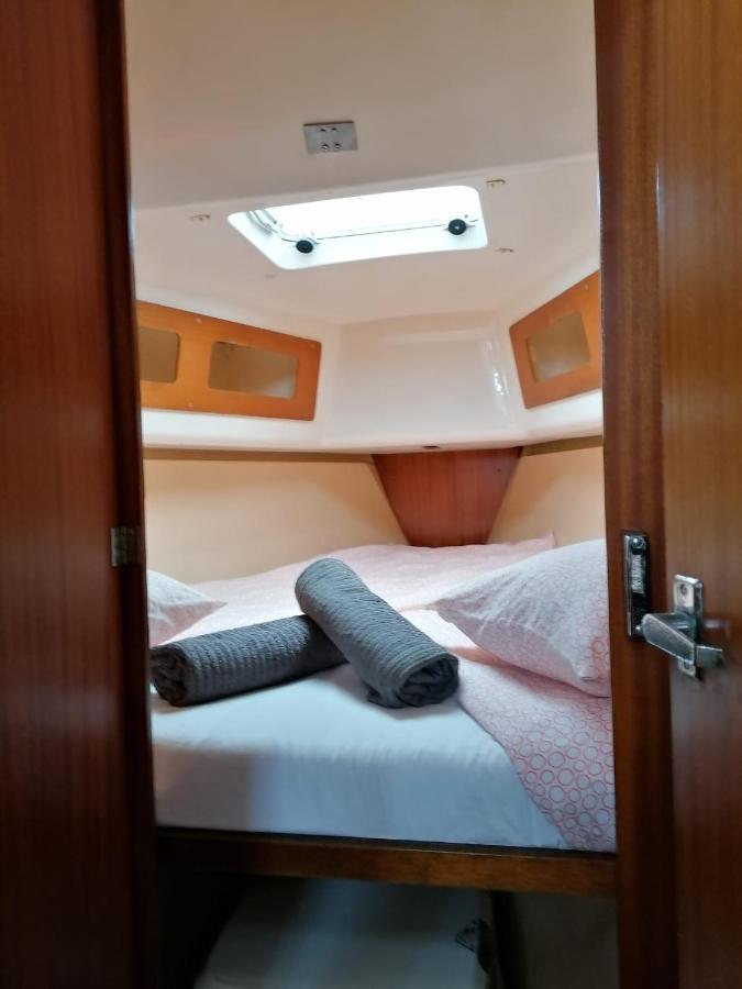 Cozy Sailboat In Barcelona!! No Showers サン・アドリア・デ・ベソス エクステリア 写真