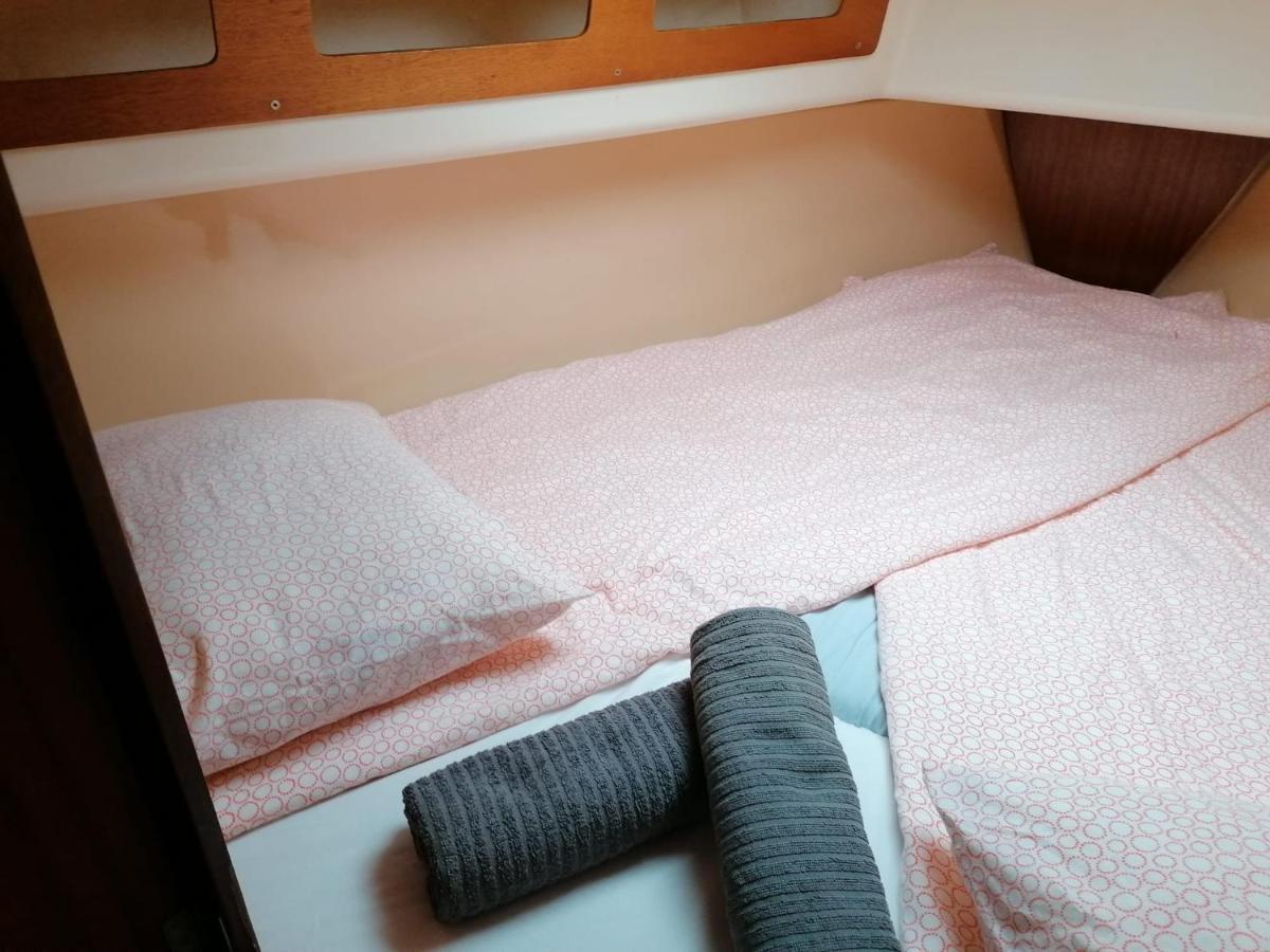 Cozy Sailboat In Barcelona!! No Showers サン・アドリア・デ・ベソス エクステリア 写真